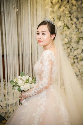 Trang điểm cô dâu mặt mụn