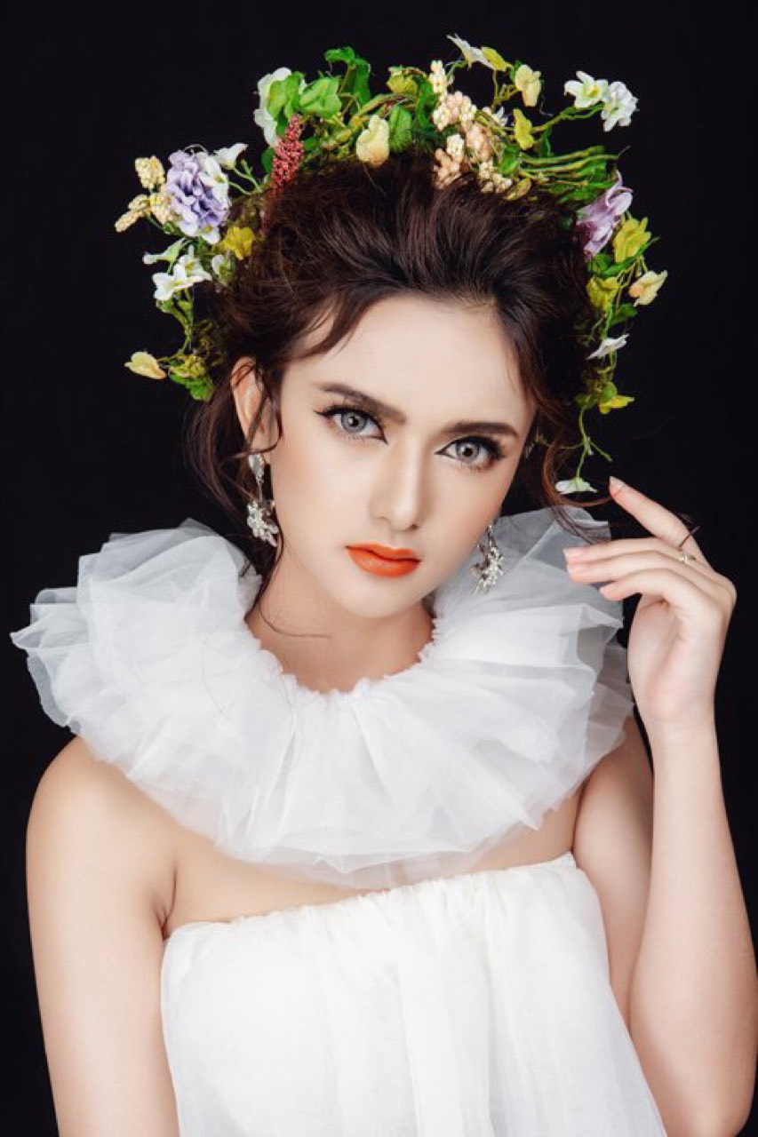 Trang điểm cô dâu ấn độ