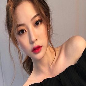Trang điểm đi tiệc tone tây nhẹ nhàng